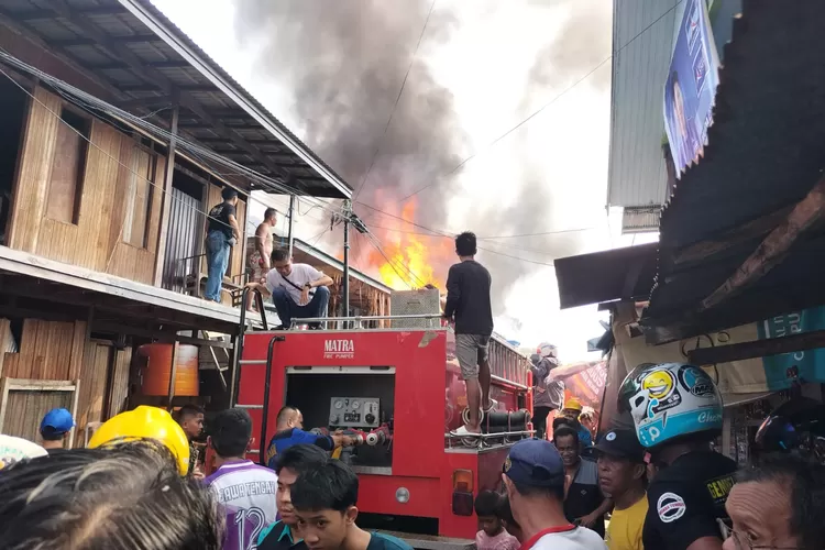 Api mengamuk hanguskan 4 rumah warga Pangeran Antasari (Kalteng Lima)