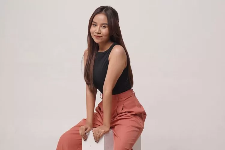 Mayang dan Loli sampaikan permintaan maaf usai viral video tertawakan upacara bendera (Instagram @mayang.lucyanaa)