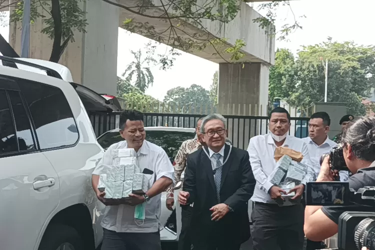 Hari Ini Penyidik Kejaksaan Agung Konfrontir Status Uang Rp 27 Miliar ...