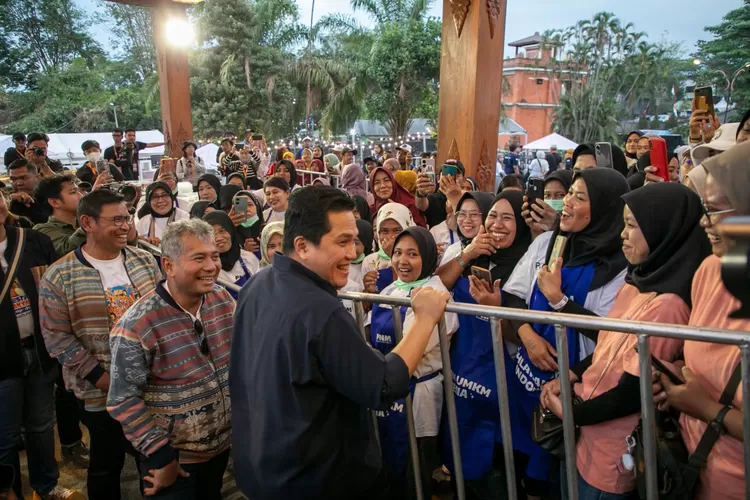 Menteri BUMN RI Erick Thohir saat menghadiri Pesta Rakyat Simpedes (PRS) yang dipersembahkan oleh Tabungan BRI Simpedes pada 26-27 Agustus 2023 di Taman Candra Wilwatika, Pandaan, Jawa Timur.