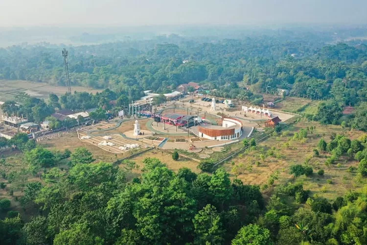 Pemda Provinsi Jawa Barat melalui Dinas Perumahan dan Permukiman telah merevitalisasi 28 alun-alun yang tersebar di kabupaten dan kota.*