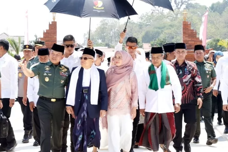 Resmikan Masjid Syarif Abdurachman Cirebon, Wapres RI Didampingi Kasad ...