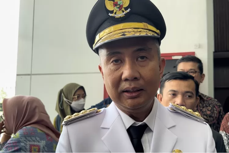 Bey Machmudin Resmi Menjabat Penjabat Gubernur Jawa Barat Menggantikan  Ridwan Kamil - TiNewss