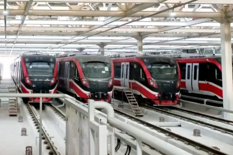 Manajer Humas KAI Divisi LRT Jabodebek Kuswardojo menerangkan beberapa faktor yang penting disempurnakan (dok setkab.go.id)