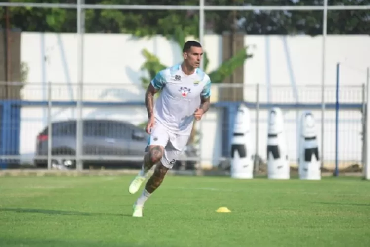 tidak di turunkan untuk menghindar dari luka lebih kronis. (dok  persib.co.id)