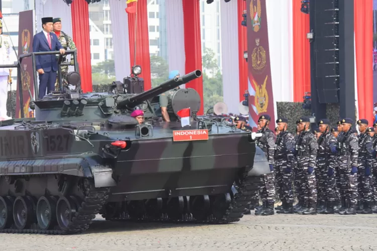 Presiden Jokowi saat memimpin Upacara Peringatan HUT Ke-78 TNI (dok setkab.go.id)