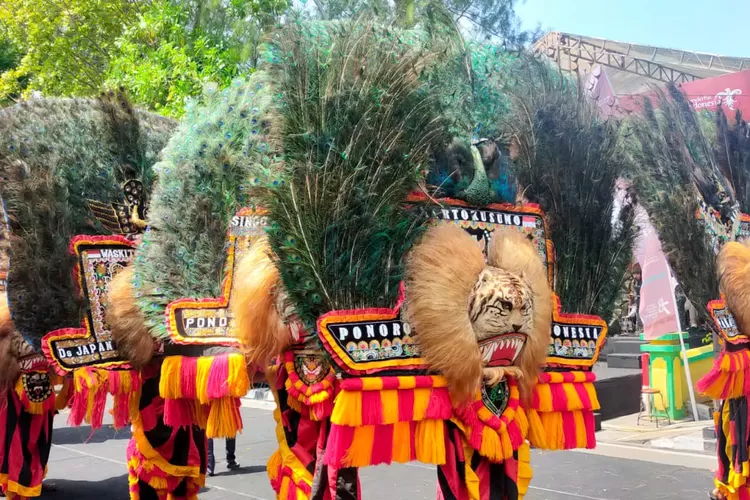 Parade reog Ponorogo menjadi daya tarik Karnaval Budaya 'Pesona Mahardika' Kulon Progo. (Amin Kuntari)