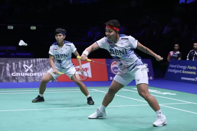 Pasangan ganda putri Indonesia Apriyani Rahayu/Siti Fadia Silva Ramadhanti saat berlaga di semifinal Kejuaraan Dunia Bulu Tangkis 2023 di Denmark, Sabtu (26/8/2023).  (ANTARA/HO/PBSI)