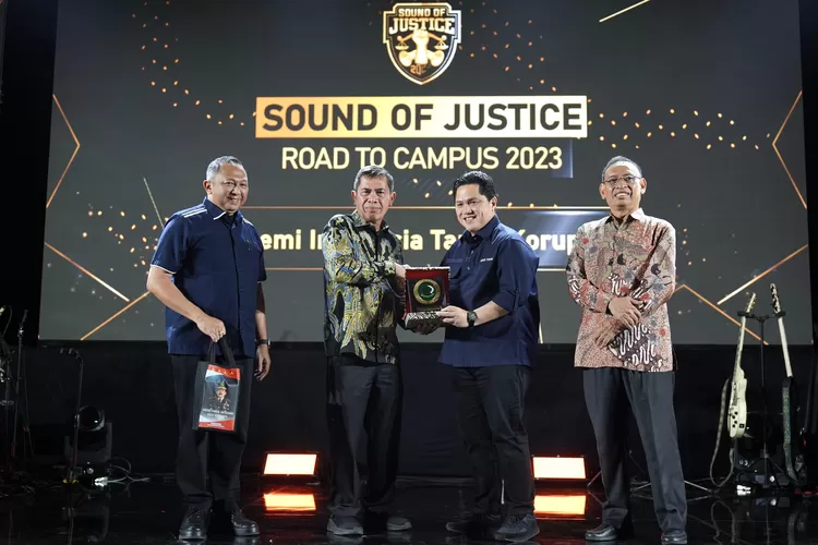 Menteri BUMN Erick Thohir dalam acara Sound Of Justice Road To Campus 2023, yang digelar di Gedung Ternate Aseec Tower Universitas Airlangga, Surabaya, Jawa Timur.  (Istimewa)