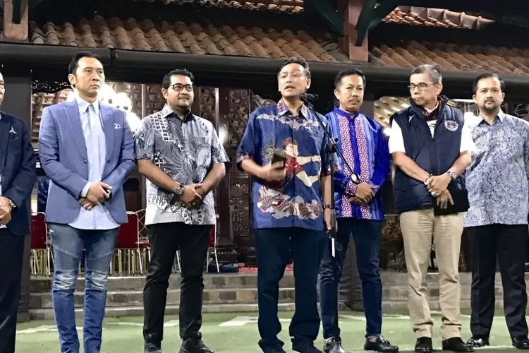 Sekretaris Majelis Tinggi Partai Demokrat Andi Alfian Mallarangeng mengumumkan secara resmi Partai Demokrat mencabut dukungan kepada Anies Baswedan saat jumpa pers di Puri Cikeas, Bogor, Jawa Barat, Jumat (1/9/2023).  (ANTARA/Genta Tenri Mawangi)