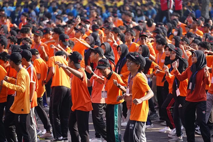 Mahasiswa baru UMY antusias mengikuti senam bersama, salah satu rangkaian acara Achasa Perkasa bagian dari pra-mataf UMY 2023.  (Dok.BHP UMY)