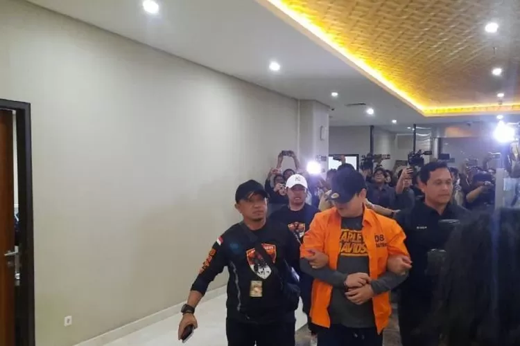 Dito Mahendra tiba di Bareskrim Polri setelah ditangkap di kawasan Badung, Bali, Jumat (8/9/2023).  (ANTARA/Laily Rahmawaty)
