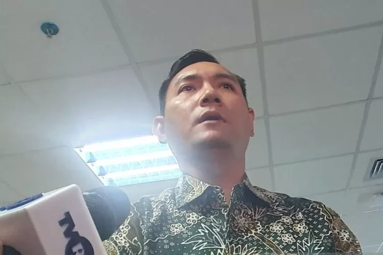 Ketua Komisi Penyiaran Indonesia (KPI) Pusat Ubaidillah saat ditemui di Tangerang Selatan, Selasa (18/7/2023).  (ANTARA/Livia Kristianti)