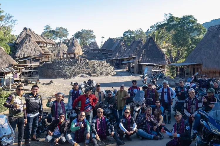 Komunitas Moto Guzzi The Clan Indonesia menggelar community touring menyusuri Pulau Flores, Nusa Tenggara Timur selama 5 hari di akhir Agustus 2023.  (Istimewa)