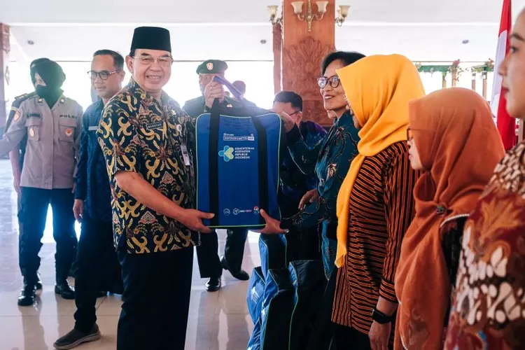 Wali Kota Magelang menyatakan semua Posyandu mendapatkan alat Antropometri Kit yang sama sehingga hasil timbangan (anak) juga akan sama (Dok. Pemkot Magelang)