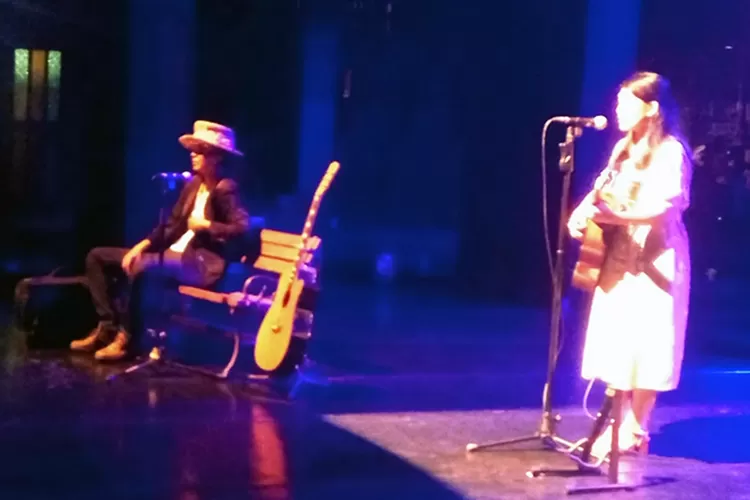 Salah satu agedan pertunjukan musik Melambat karya Sabina Thipani. ( Teguh Priyono)