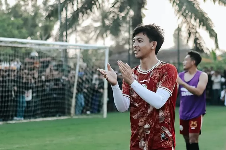 Para pemain PSS Sleman mengucapkan terima kasih ke PSS Fans yang mendatangi latihan di Pakem jelang laga melawan BRI Liga 1 melawan Arema FC. (Instagram @pssleman)