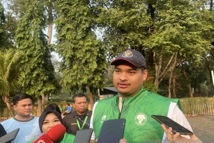 Menteri Pemuda dan Olahraga (Menpora) Dito Ariotedjo saat diwawancara terkait perolehan medali Indonesia di Asian Games 2022 di Jakarta, Minggu (8/10/2023).  (ANTARA/Harianto )