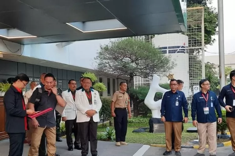 Wakil Ketua Tim Pemenangan Nasional Ganjar Pranowo (TPN-GP) Andika Perkasa datang ke Gedung Medical Check-up RSPAD Gatot Soebroto, Jakarta, menghadiri pemeriksaan kesehatan pasangan calon presiden dan wakil presiden Ganjar Pranowo-Mahfud MD, Minggu (22/10/2023).  (ANTARA/Laily Rahmawaty )