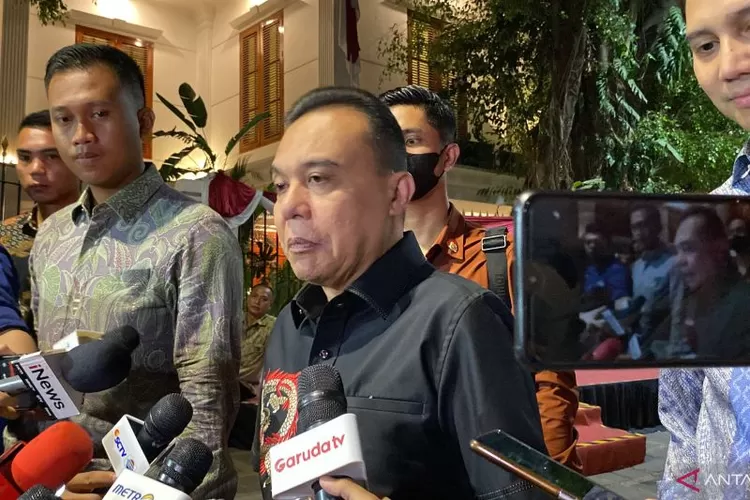 Ketua Harian DPP Gerindra Sufmi Dasco Ahmad di kediaman Prabowo Subianto, Jalan Kertanegara, Jakarta, Selasa (17/10/2023).  (ANTARA/Fath Putra Mulya)