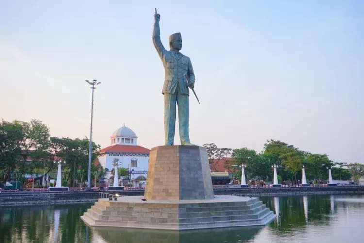 Biayanya Rp10 T, Akan Dibangun Patung Raksasa Soekarno Di Jawa Barat ...