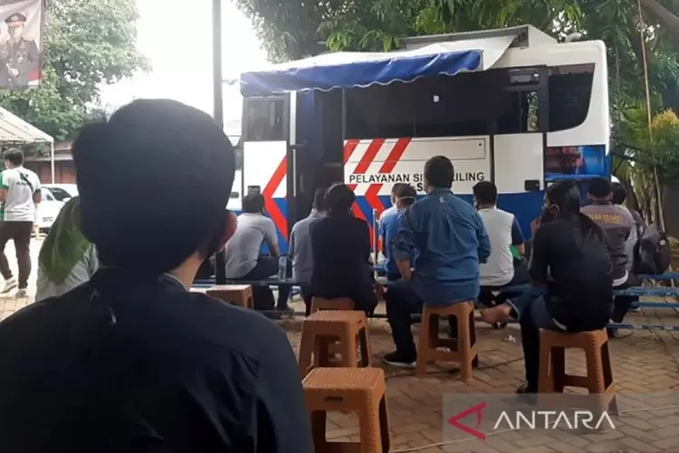 Untuk melakukan perpanjangan SIM, warga DKI Jakarta bisa mendatangi layanan SIM Keliling Jakarta yang tersebar di lima lokasi.