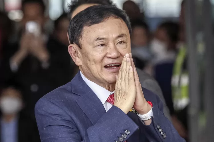 PM Thailand Thaksin Shinawatra mendapat pengampunan dari Raja Thailand dengan mengurangi masa hukuman menjadi 1 tahun penjara. 