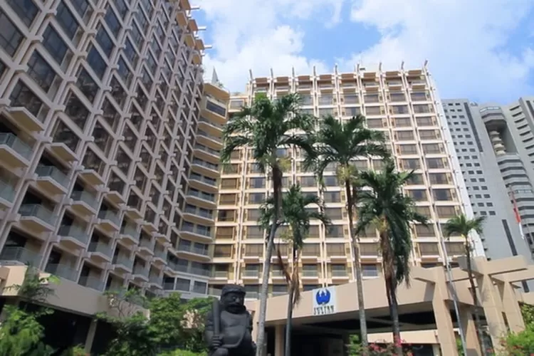 Hotel Sultan GBK. Hak Guna Bangunan Hotel Sultan milik keluarga Pontjo Sutowo telah resmi berakhir. Mahfud MD minta segera serahkan baik-baik. 