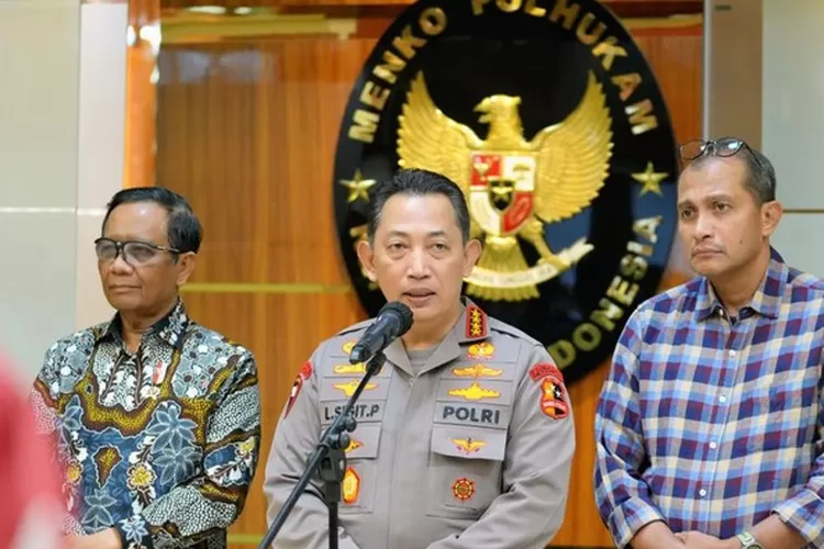 Kapolri Jenderal Listyo Sigit saat konferensi pers di Kemenko Polhukam. Kapolri menyebut ada potensi pidana baru dalam sengketa lahan Hotel Sultan