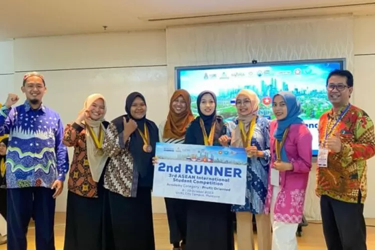 Lima mahasiswa Unimma berhasil menyabet juara dua dalam kejuaraan pelajar tingkat ASEAN dengan inovasi kulit biomaterials.