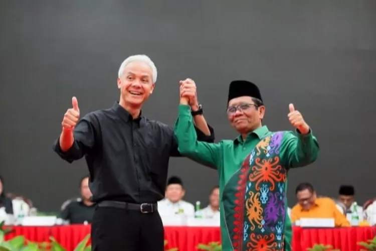 Pasangan Ganjar - Mahfud MD. Puan Maharani masih penasaran dengan dukungan Jokowi kepada ganjar di Pilpres 2024.  