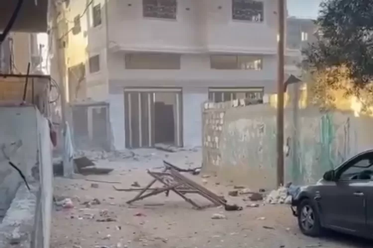 Gereja Tua Tempat Berlindung Pengungsi Gaza di Bom Oleh Israel (Twiter/@Abu_Salah9)