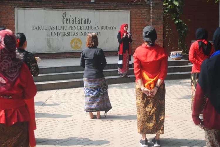 Ketua Umum Bakul Budaya Dewi Fajar Marhaeni dalam pidato pembuka acara. (Arsip Bakul Budaya)