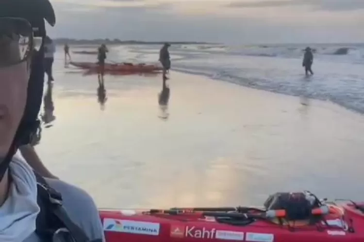 Tim DJN saat tiba di Mbay. Di Nagekeo tim dayung jelajah nusantara Flores Sea Kayak Expedition disambut hangat oleh Bupati.