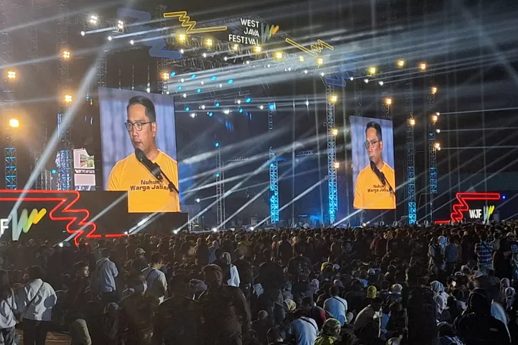 Gubernur Jabar, Ridwan Kamil pamit ke warga di West Java Festival. (Abdul Halim Trian Fikri.)