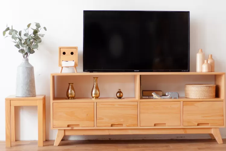 Makin cantik dengan rak TV kayu di rumah minimalis. (Foto/Instagram.)