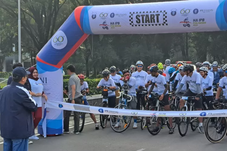 IPB 60 tahun, Alumni Gowes Susuri Kampus Sepanjang 60 KM. Foto/Instagram ( Foto/Instagram)