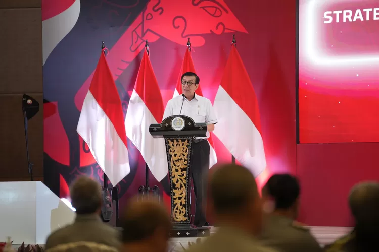 Menteri Hukum dan HAM, Yasonna H. Laoly kala membuka Focus Group Discussion Strategi Peningkatan Peran Intelijen Keimigrasian