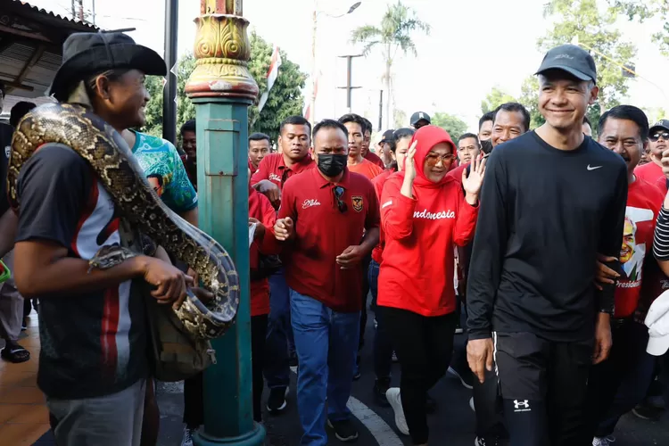 Ribuan Warga Klaten Ramai-Ramai Pakai Kaos Ganjar