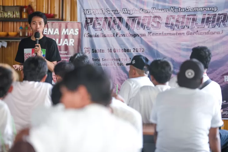 Silaturahmi Bareng Sopir Angkot di Kota Semarang, Pena Mas Ganjar Sosialisasikan Keselamatan Berkendara