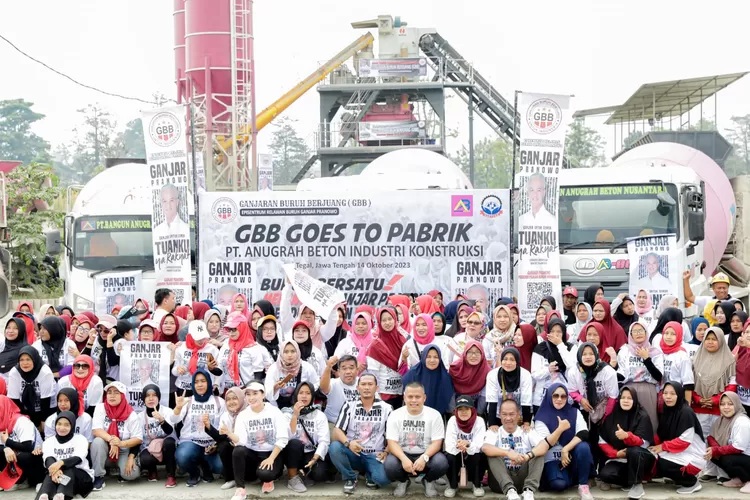 Peringati Hari Kesehatan Mental, Ratusan Buruh Ganjar Ikut Senam Ceria di Pabrik Konstruksi Tegal