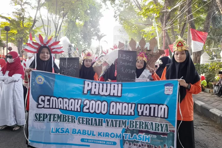Pawai Semarak 2000 Anak Yatim di Sidoarjo