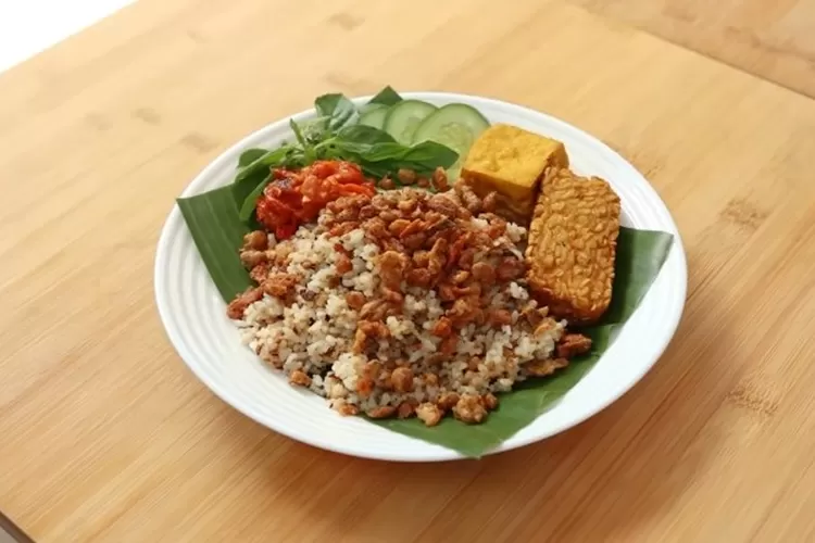 Resep Cara Membuat Nasi Tutug Oncom Lezat Ala Chef Devina Hermawan (Dok. YouTube/Devina Hermawan)