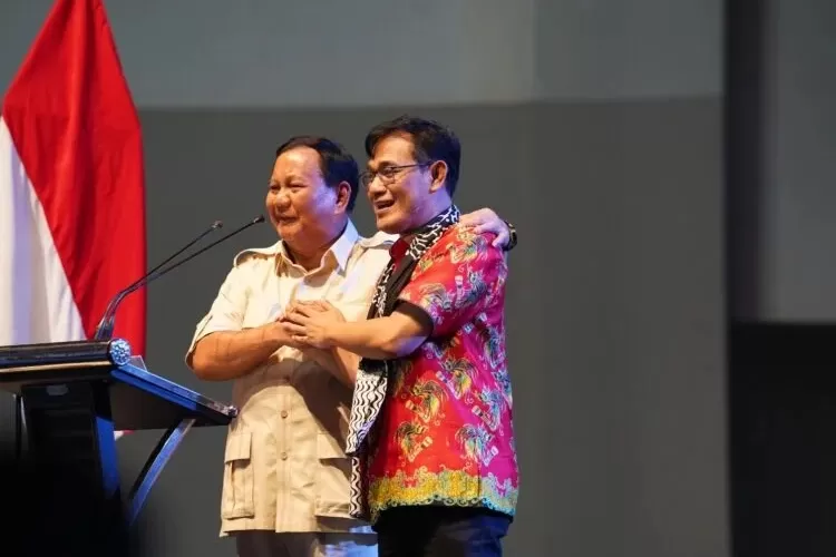 Budiman Sudjatmiko saat mendeklarasikan dukungan kepada Prabowo Subianto pada Pilpres 2024 mendatang. Mantan aktivis 98 ini mengatakan akan melewati masa berkabung dengan menjadi jomblo politik bila dipecat dari PDI Perjuangan