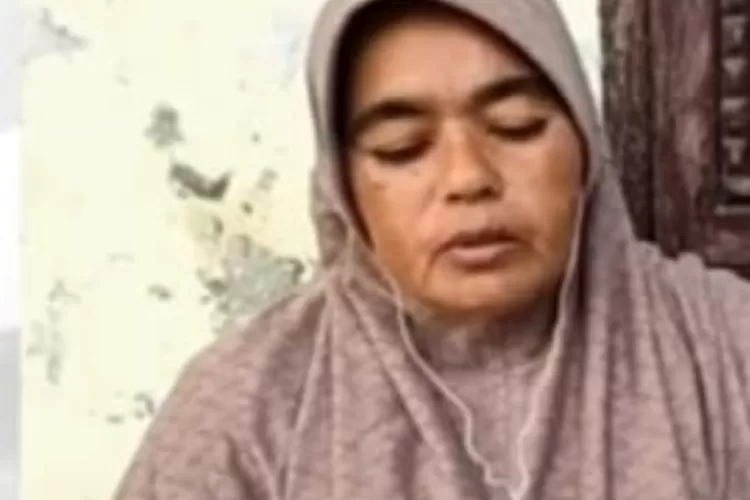 Fauziah ibu IM yang anaknya menjadi korban penculikan dan pembunuhan oleh pelaku seorang oknum Paspampres dan dua oknum TNI. 