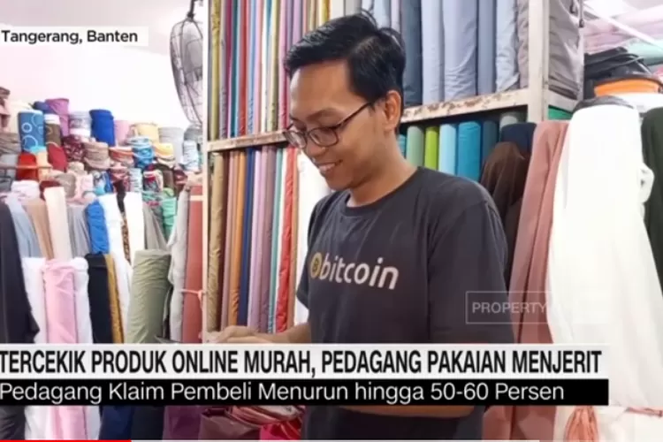 Serupa dengan nasib Pasar Tanah Abang Jakarta, toko kain di Cipadu Tangerang juga sepi pembeli (Tangkap layar Youtube CNN Indonesia)