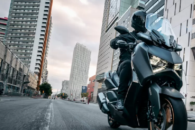 Kenali Yamaha XMAX 250 Connected, skuter matik terbaru yang menawarkan performa tangguh, kenyamanan optimal, dan konektivitas terdepan. (yamaha-motor.co.id)