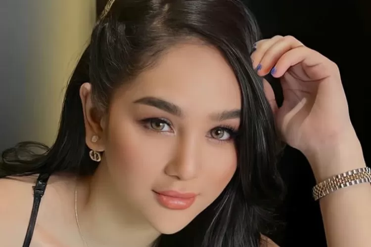 Hana Hanifah mantap bercerai karena ada masalah yg membuat ia yakin cerai (Instagram hanaaaast)