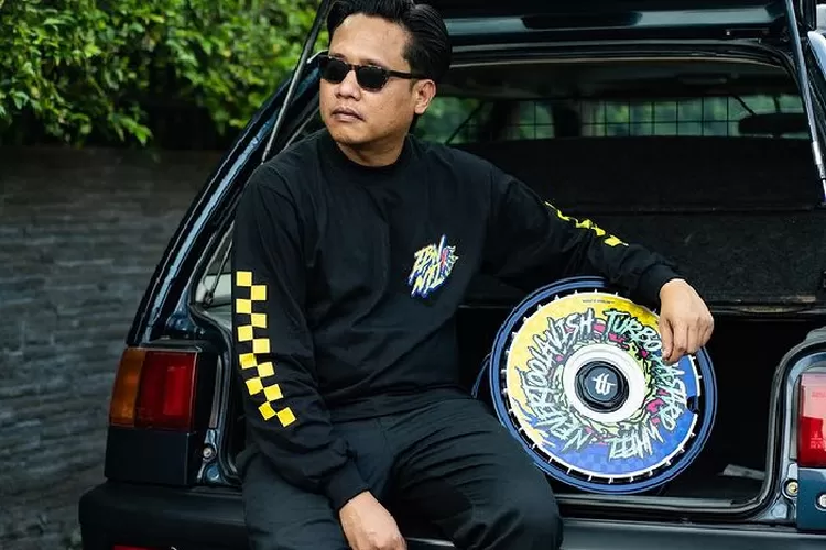 Menelusuri kisah inspiratif Gofar Hilman dalam membangun merek velg lokal yang sukses, Turbo Bastard Wheel. (Instagram @pergijauh dan @turbobastardwheel)