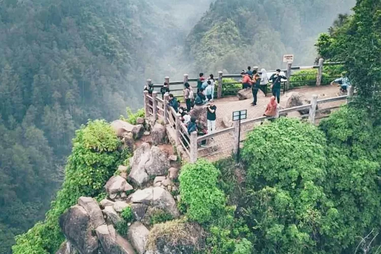 Keindahan Wisata di Bandung, Rekomendasi Tempat Terpopuler (Foto/Lamongan Network / YouTube / Muji)